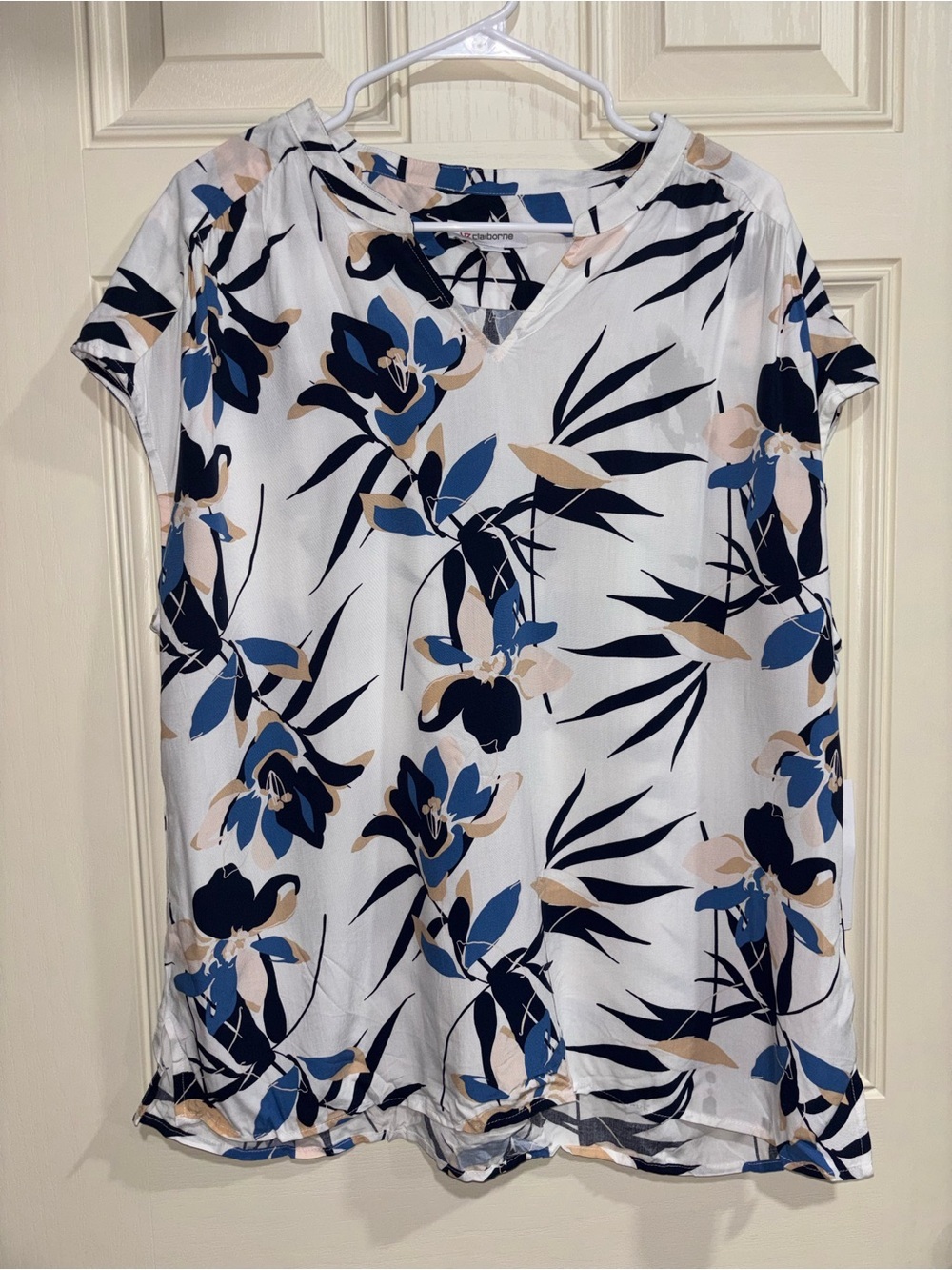 Liz Claiborne White Floral V-Neck Blouse with Blue and Tan Accents